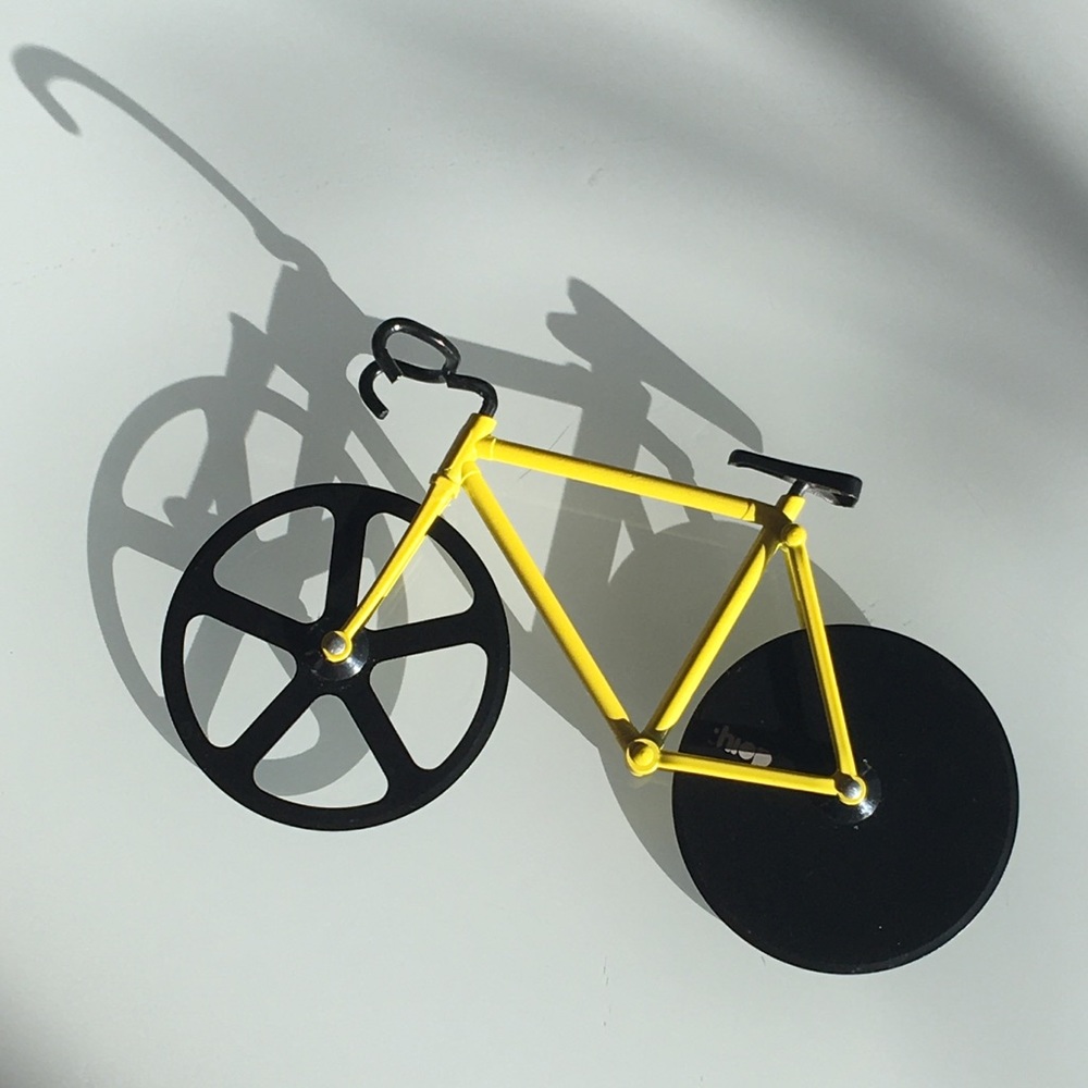 Bicycle pizza cutter